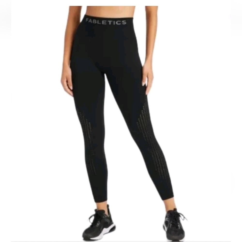 Fabletics Women's Black Sync Seamless High-Waisted 7/8 Leggings Size Small